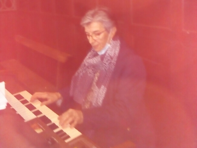 Marie Rose Arotcarena organiste  : 